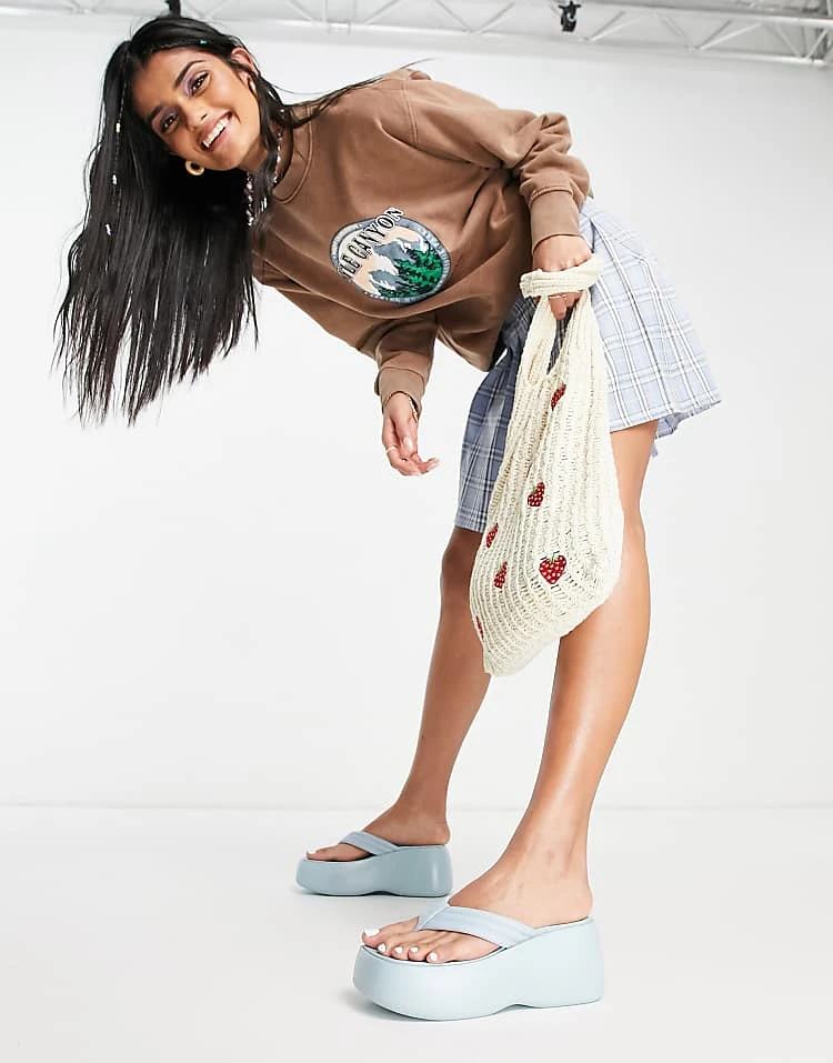 Daisy Street Exclusive Chunky Flip Flop Sandals In Baby Blue For Women 2 Daisy Street Exclusive Chunky Flip Flop Sandals In Baby Blue For Women - Image 2