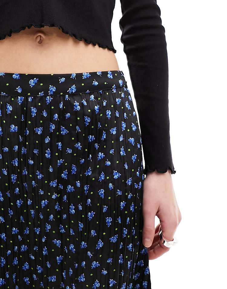 Daisy Street Relaxed Low Rise Midi Skirt In Blue Black Ditsy For Women 4 Daisy Street Relaxed Low Rise Midi Skirt In Blue Black Ditsy For Women - Image 4